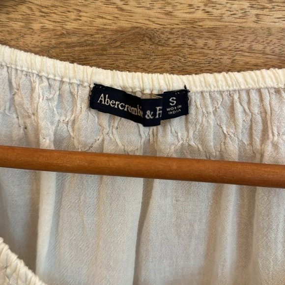 Abercrombie & Fitch women’s top with blue embroidery, size S - Picture 2 of 3